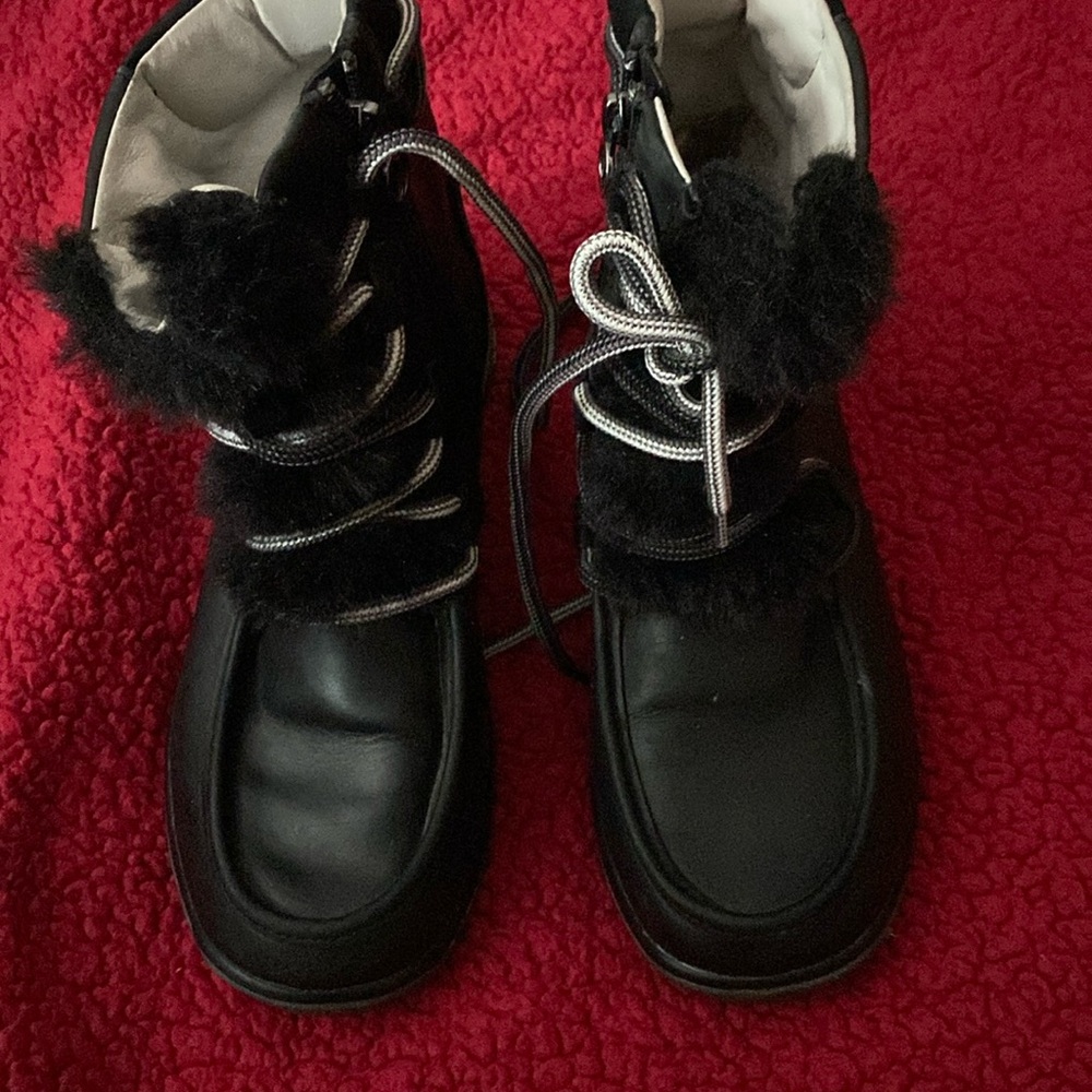 Woman’s black size 6 waterproof boots new without box
